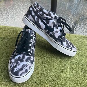 Nike skateboarding shoes Stefan Janoski mens size 9 excellent shape shoes, cool!